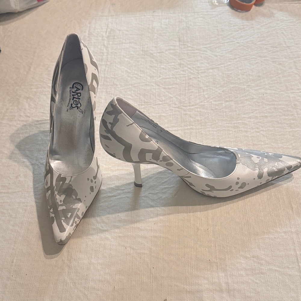 Carlos by Carlos Santana Paint Splatter White and Silver Heels. “Hip Hop” Size 7